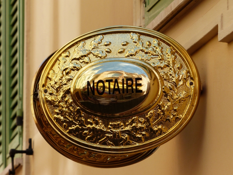 notaire-NICE-min_advertising-golden-metal-money-lighting-brass-1013060-pxhere.com